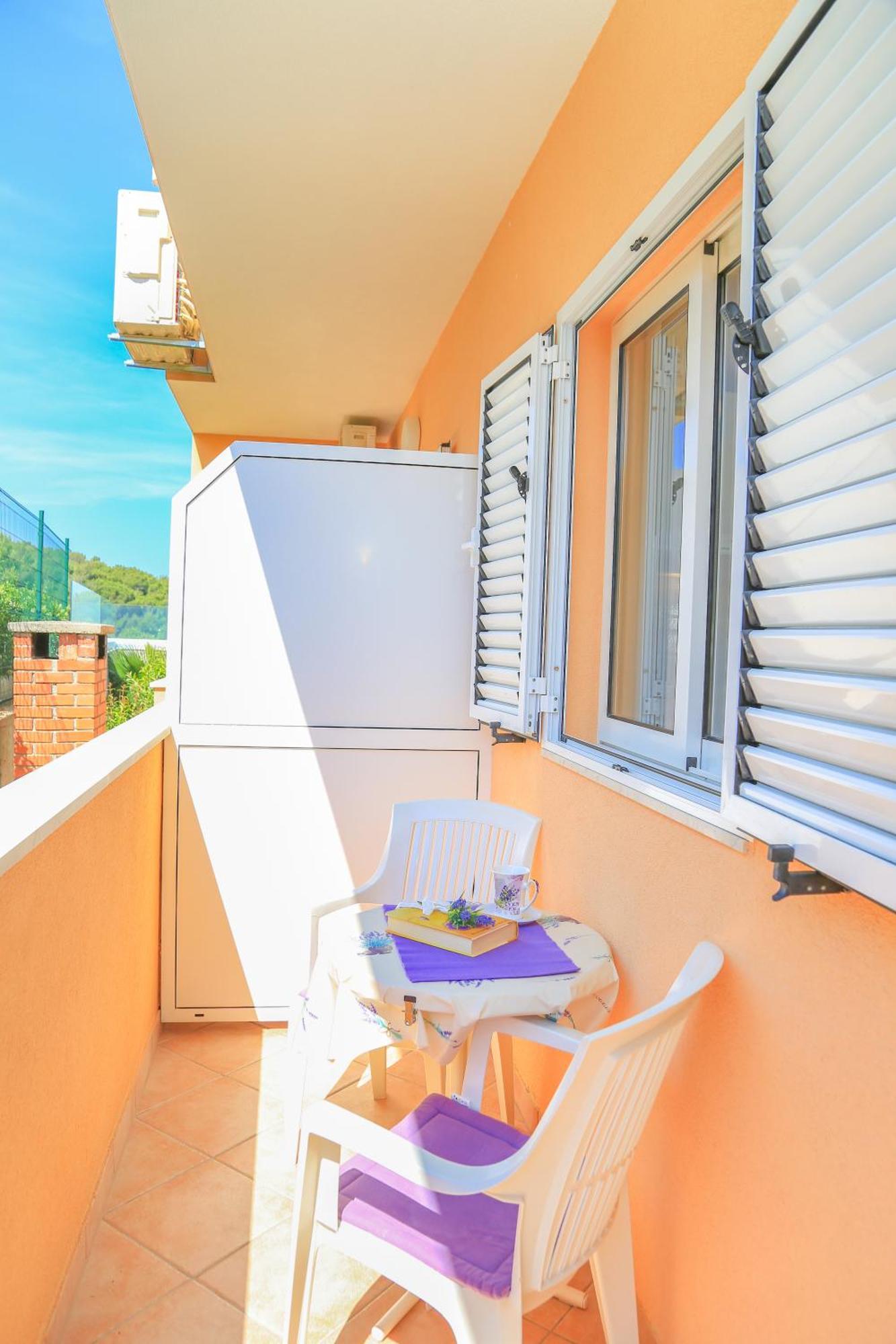 Apartments Sunny Elza ฮวาร์ ภายนอก รูปภาพ