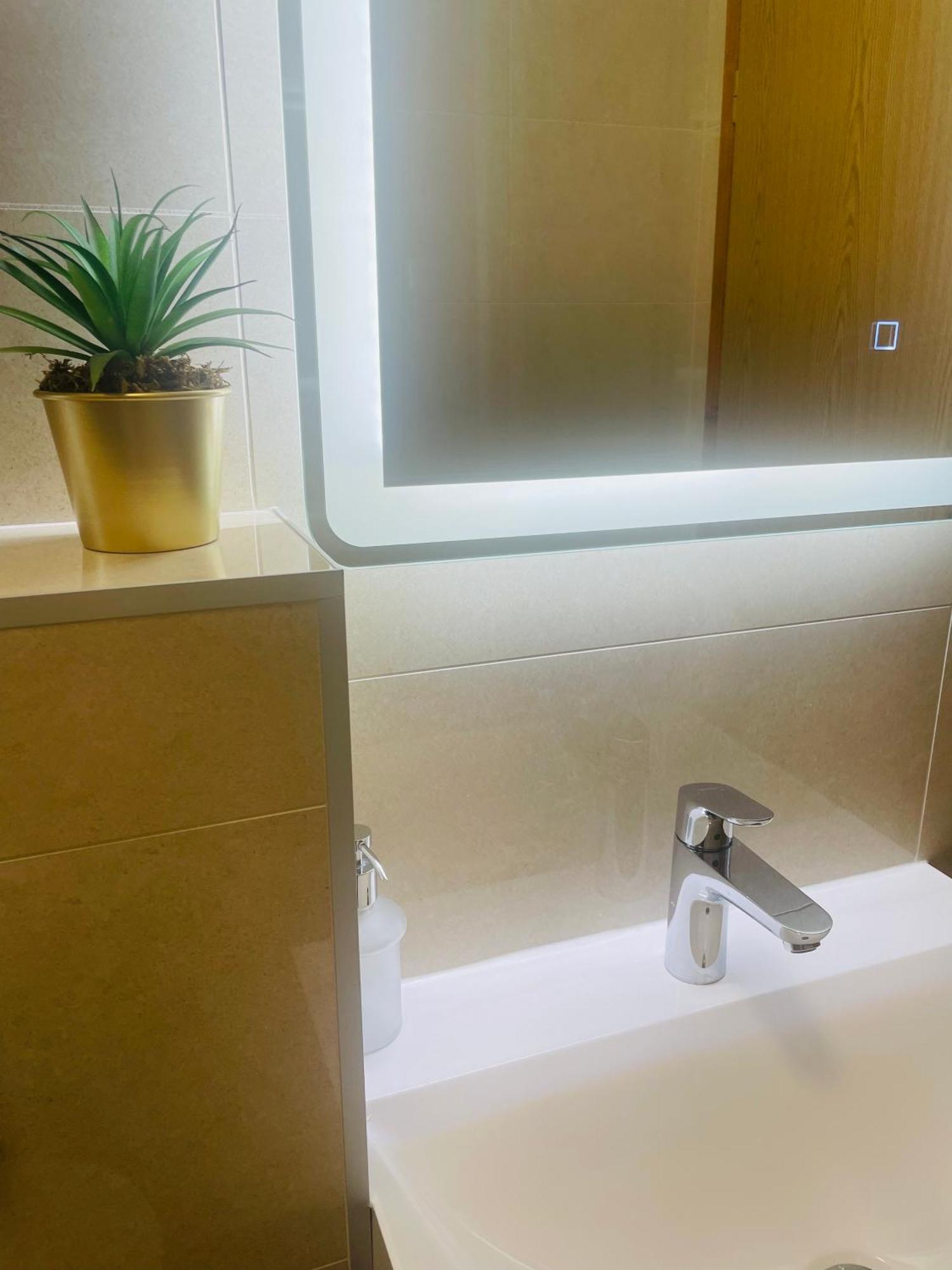 Apartments Sunny Elza ฮวาร์ ภายนอก รูปภาพ