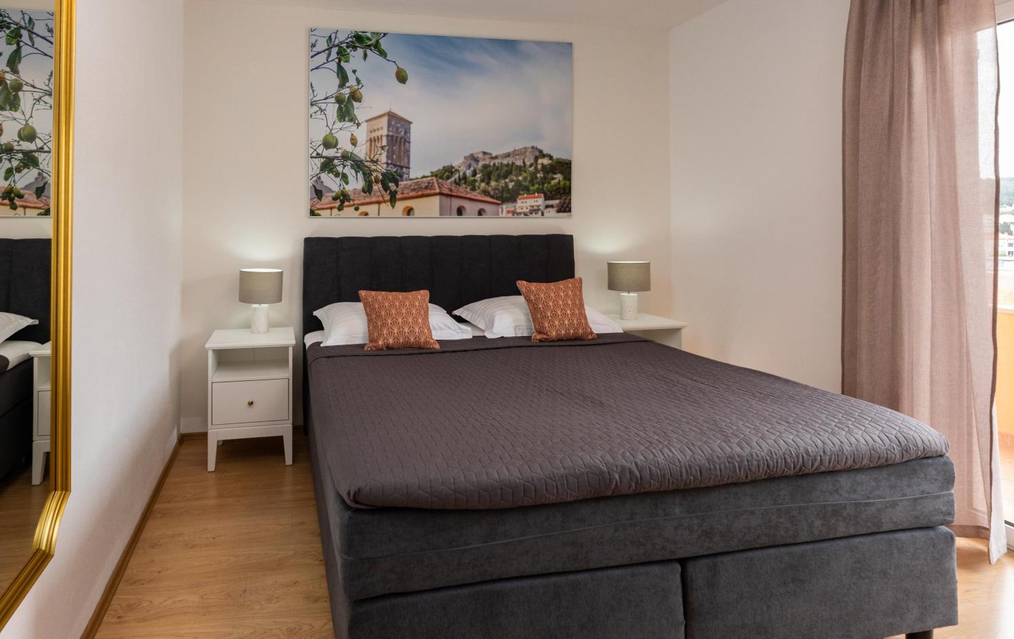 Apartments Sunny Elza ฮวาร์ ภายนอก รูปภาพ