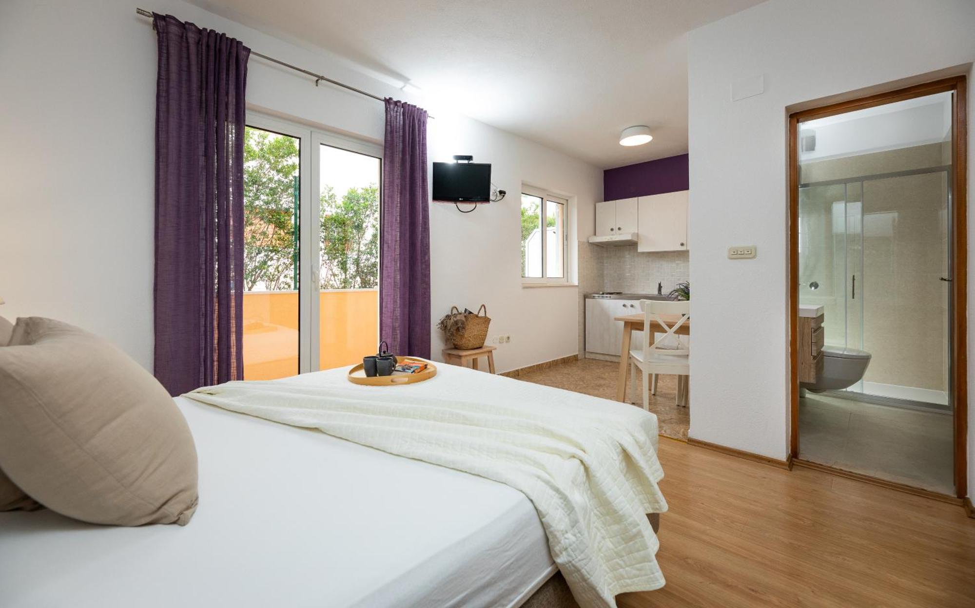 Apartments Sunny Elza ฮวาร์ ภายนอก รูปภาพ