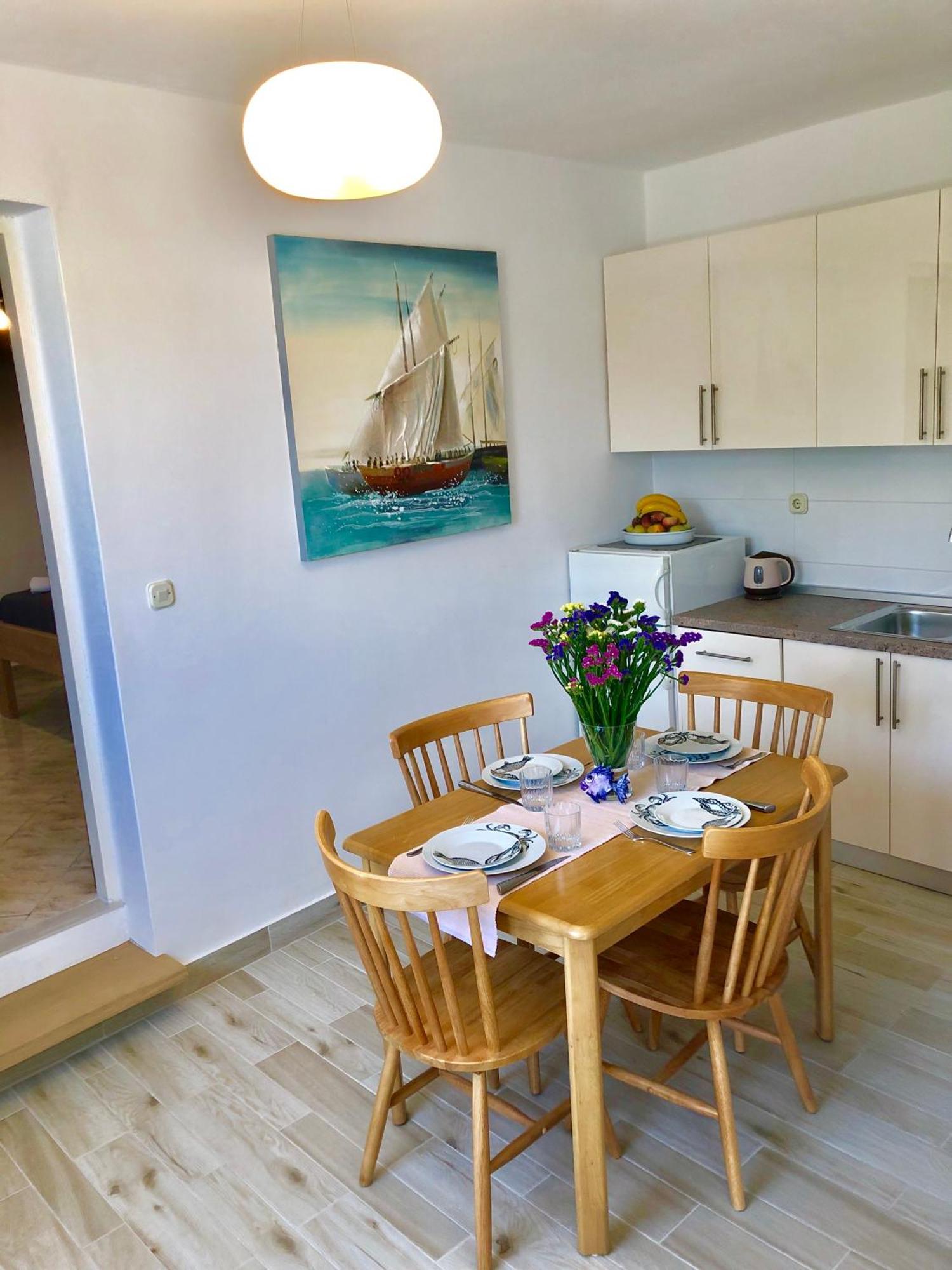 Apartments Sunny Elza ฮวาร์ ภายนอก รูปภาพ