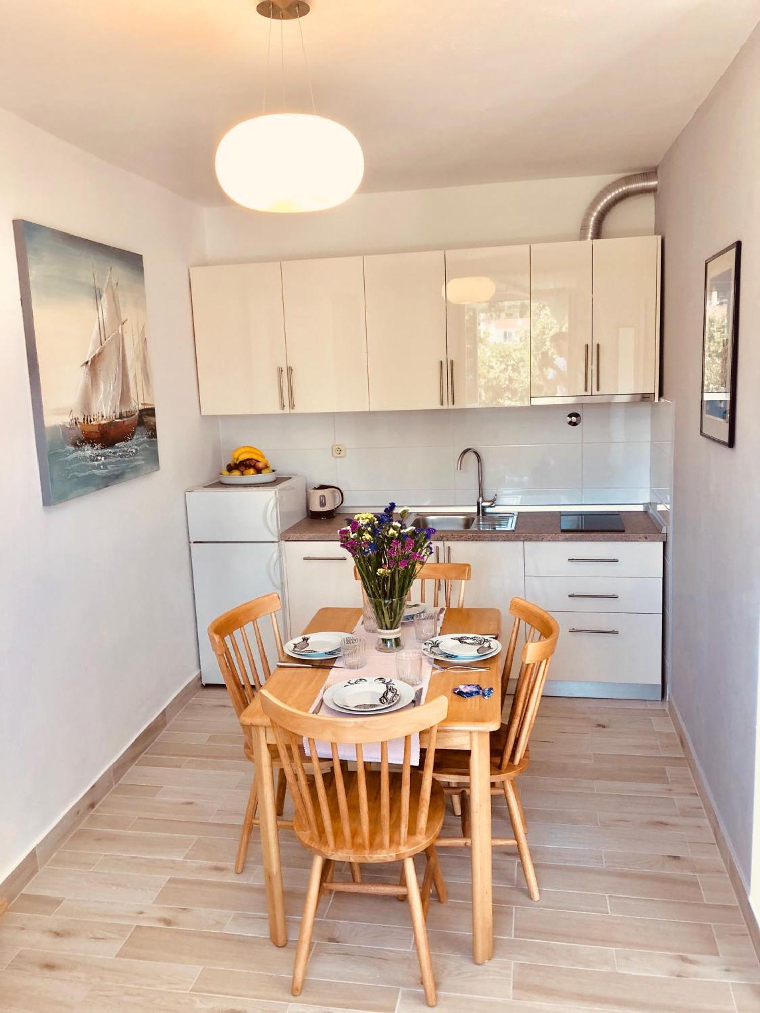 Apartments Sunny Elza ฮวาร์ ภายนอก รูปภาพ